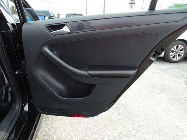 2014 Volkswagen Jetta 4dr Sedan 5M